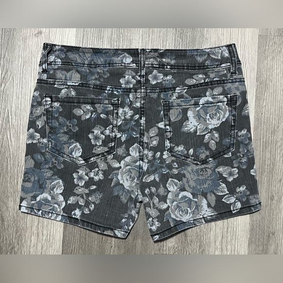 Faded Glory Floral Jean Shorts - Size Women’s 6 - Picture 2 of 8